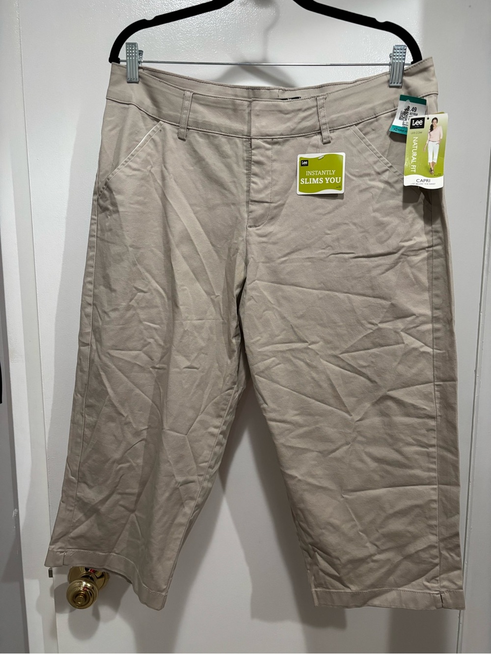 Lee Natural Fit Capris in Light Khaki Size 14 NWT